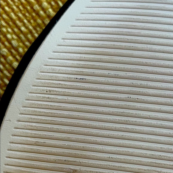 Like new! Ann Taylor black low heel shoe. - Picture 4 of 10